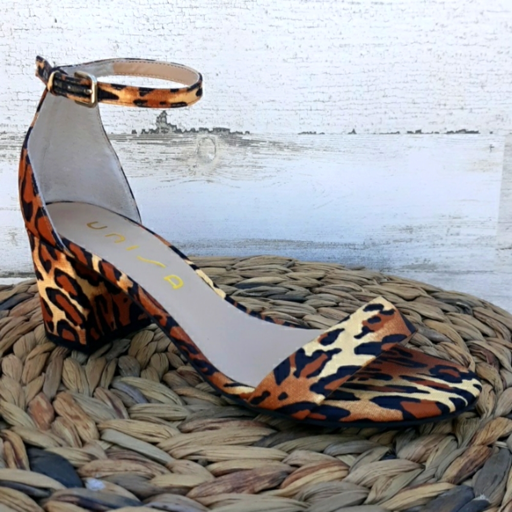 EUC UNISA UNREWNI SANDAL - Picture 1 of 9